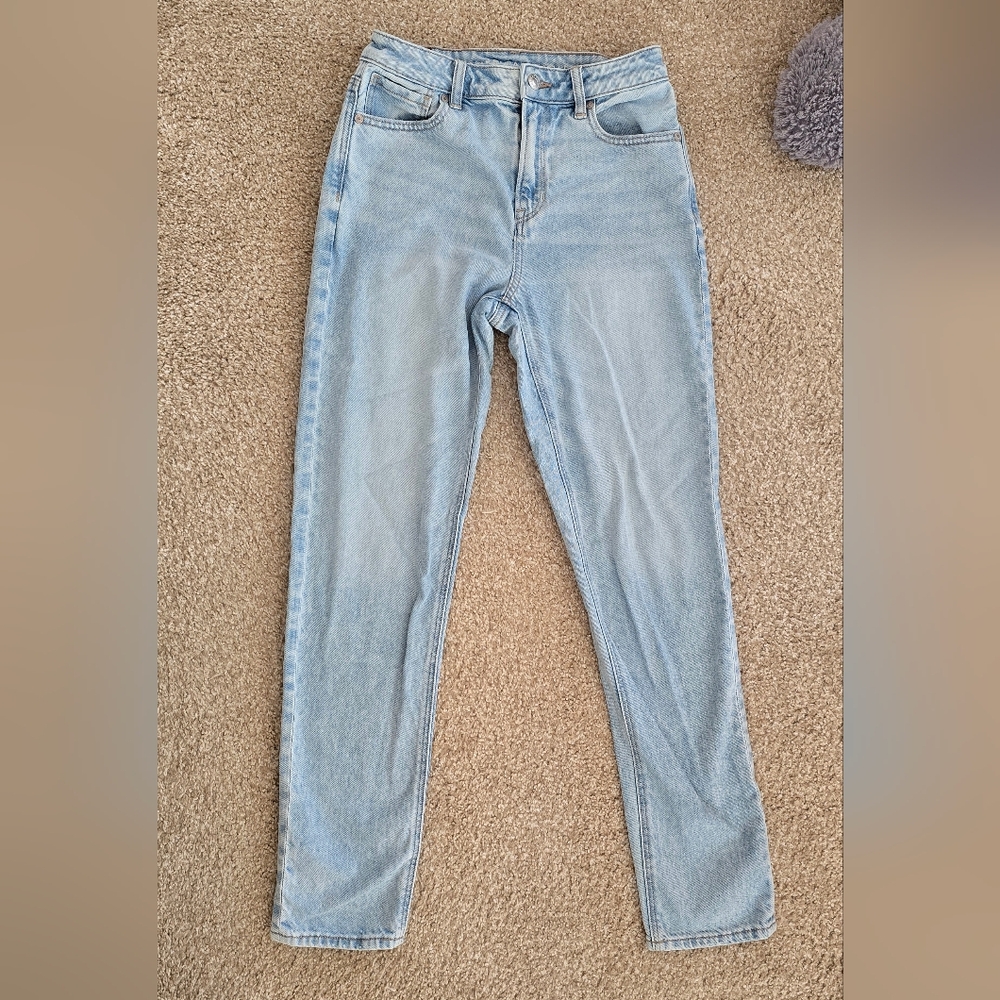 American Eagle Stirgid Mom Jeans Size 2 Light Blue